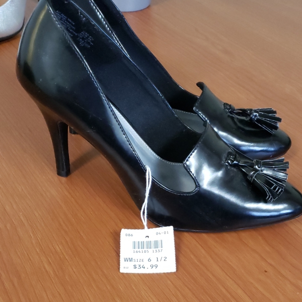 Heels - Picture 2 of 3